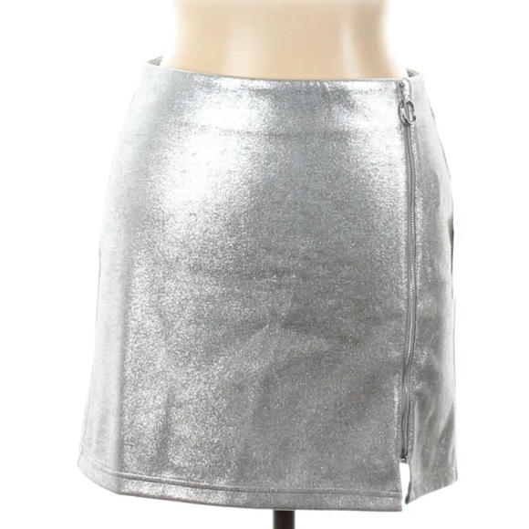 Forever 21 Silver Sparkly Spandex Metallic Mini Skirt, Medium - Picture 2 of 12